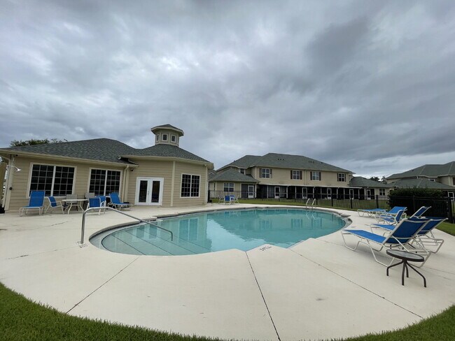 Foto del edificio - Luxurious 3-Bedroom Condo in Panama City, FL with Spacious Layout and Modern Amenities!