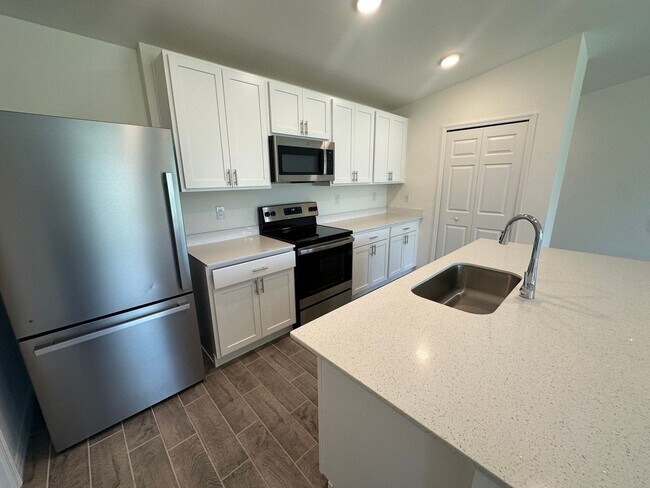 Foto del edificio - 3 Bedroom/ 2 Bath Corn Lot Home in NE Cape...