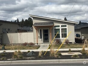 Building Photo - 1526 NE Butler Market Rd