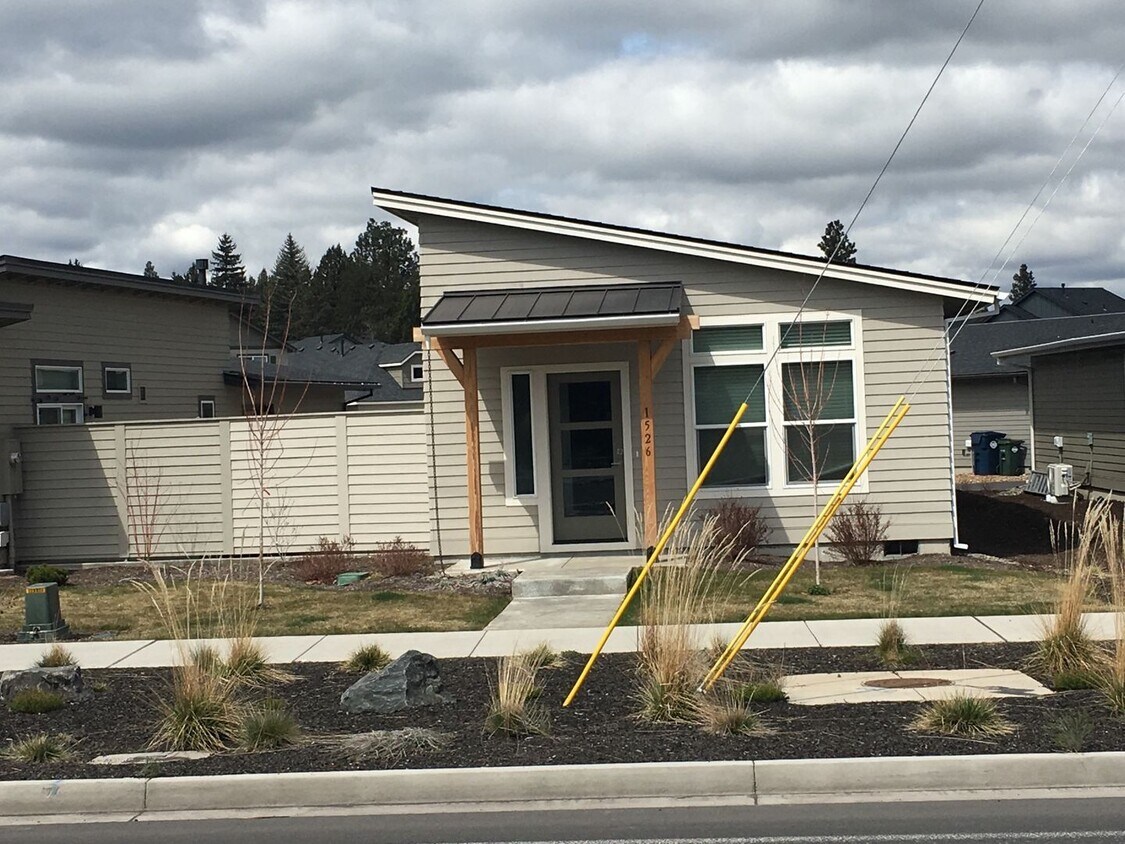 Foto principal - 2 Bedroom in NE Bend