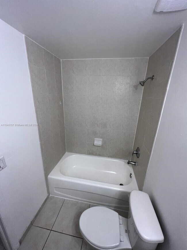 Foto del edificio - 7360 NW 114th Ave