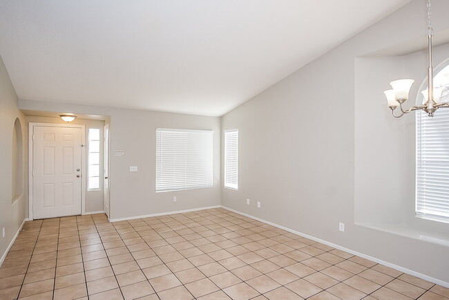 Foto del edificio - 3343 Rose Valley St