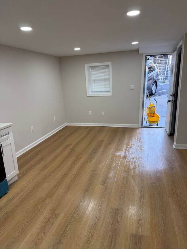 Foto del edificio - 4050 Maywood St