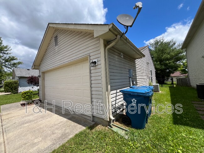 Building Photo - 6037 Rocky River Dr