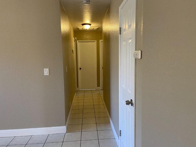 Building Photo - 700 Lacross Ct