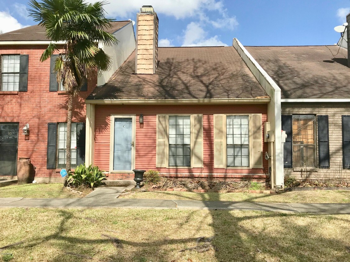 Primary Photo - 101 Williamsburg Cir
