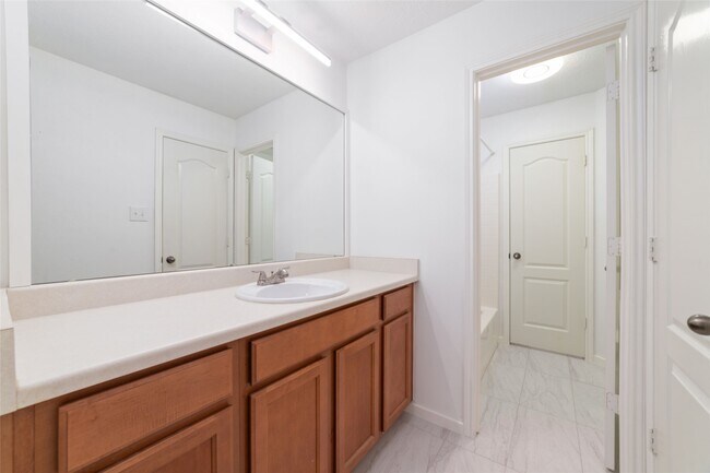 Foto del edificio - 2618 Bridgestone Park Ln