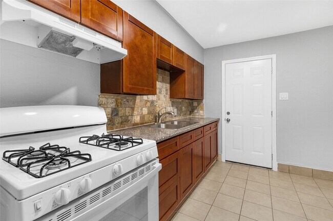 Foto del edificio - 4401 Denmark St