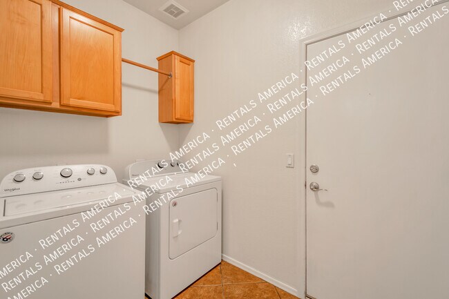 Building Photo - Lovely home in Higley Groves!