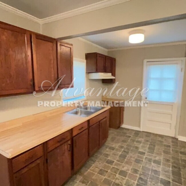 Foto del edificio - Super Cute 2 bedroom Home - South  Memphis...