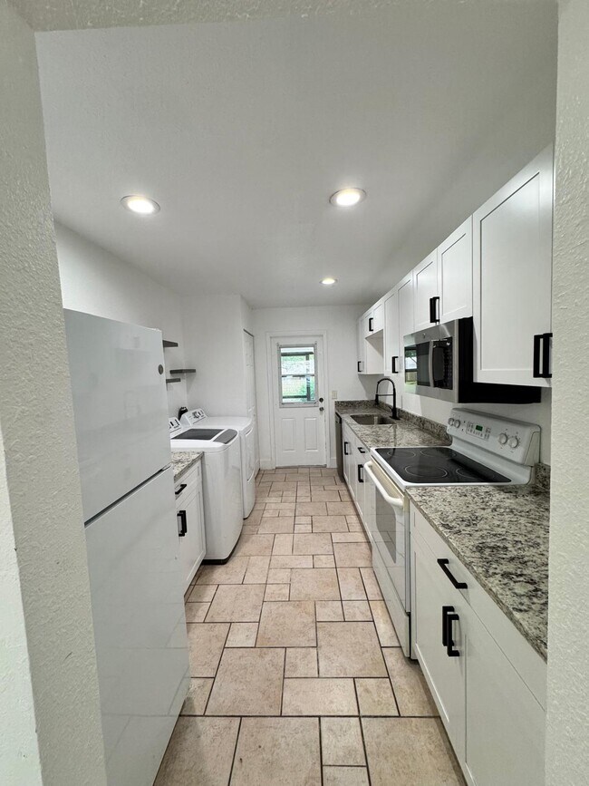 Foto del edificio - 725 Northlake Blvd
