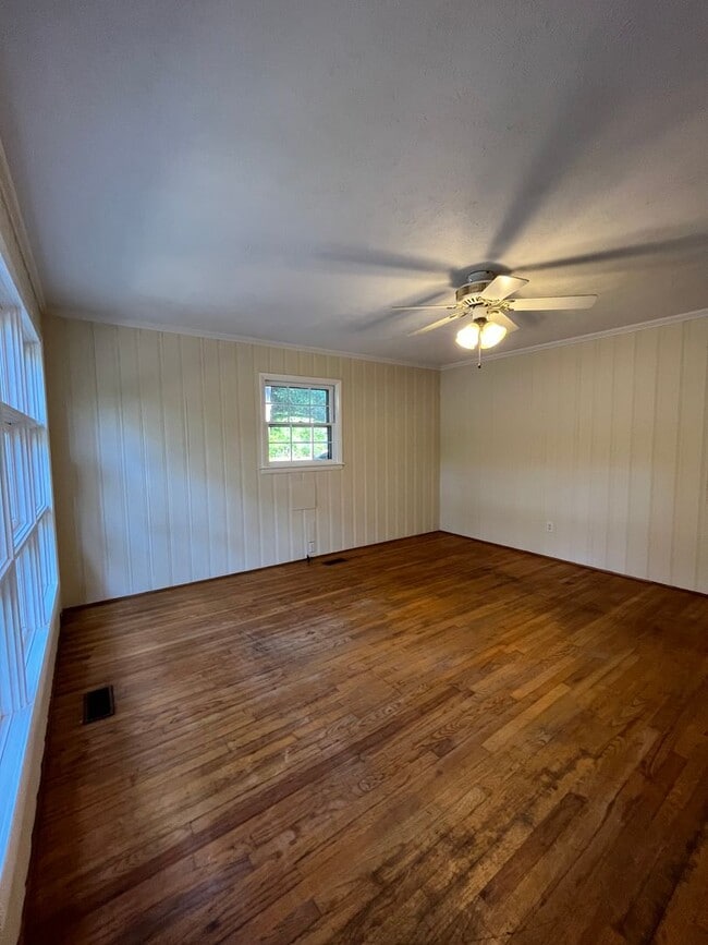 Building Photo - Elm Avenue (13001), Laurinburg, NC 28352