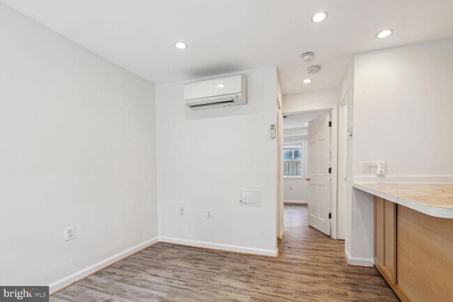 Building Photo - 1704 V St NW