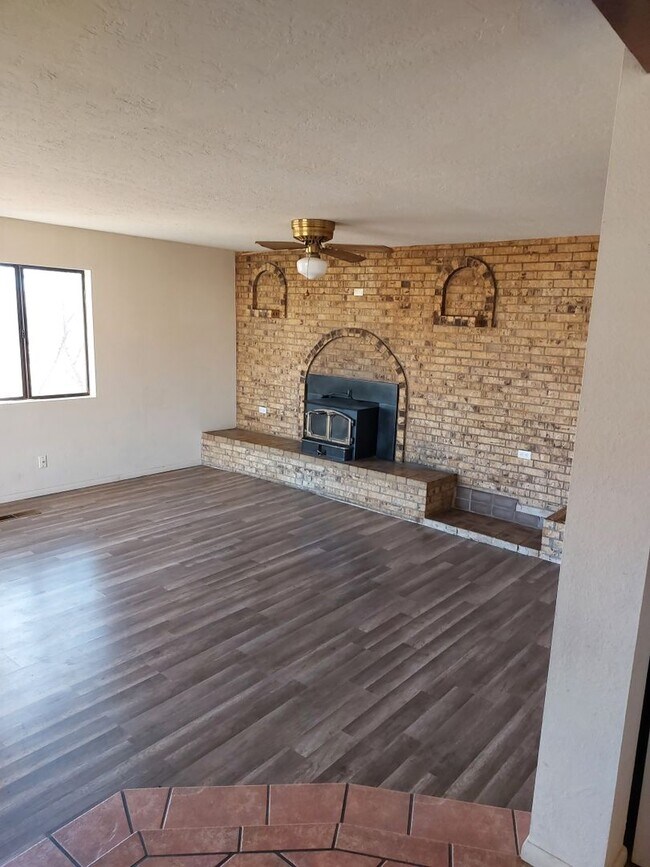 Foto del edificio - 3 Bedroom, 2 Bathroom Home in Moriarty, NM