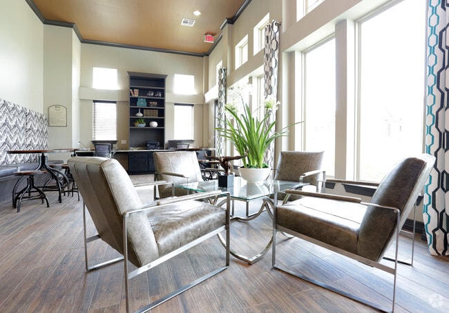 Building Photo - Paladin