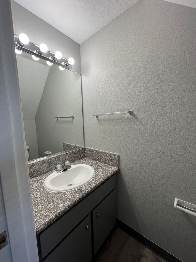 Interior Photo - Lincoln Court