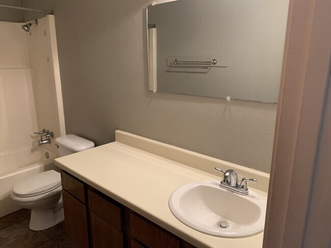 Building Photo - 2853 Forest Bend Dr