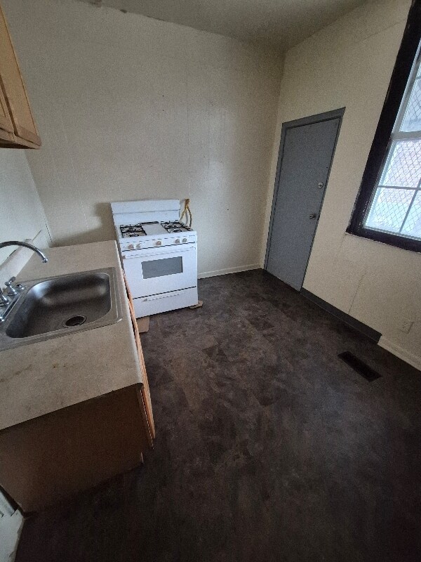 Foto del edificio - 2733 E Monument St