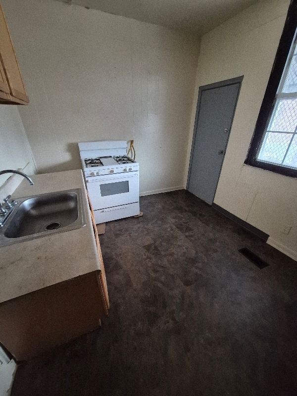 Photo - 2733 E Monument St Apartment