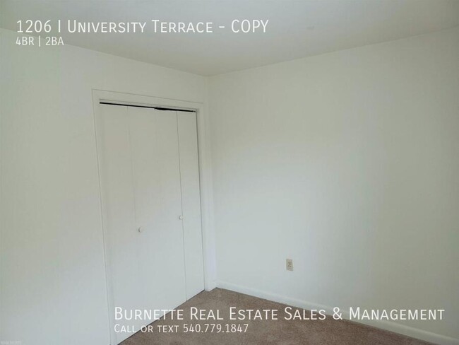 Building Photo - 1206 University Terrace