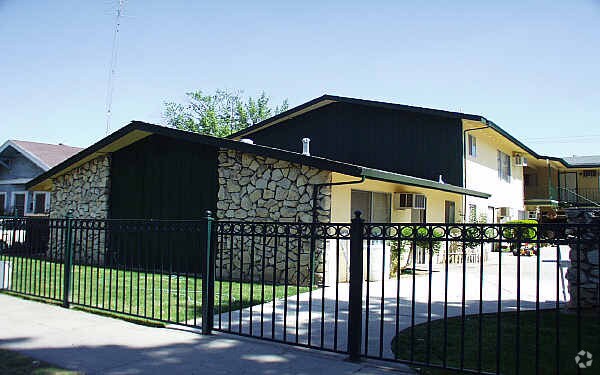 Foto del edificio - Cabana  Apartments