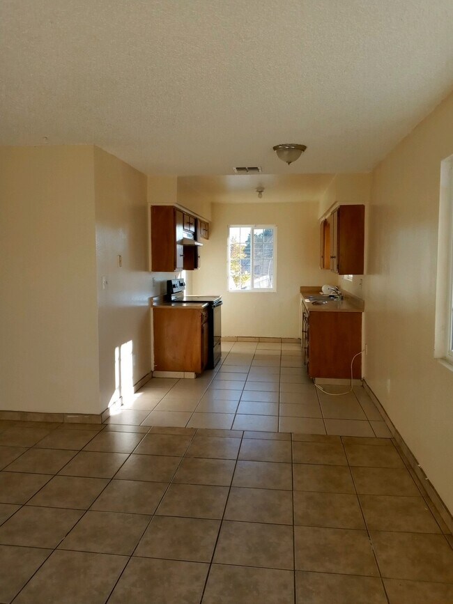 Kitchen - 337 McCord Ave