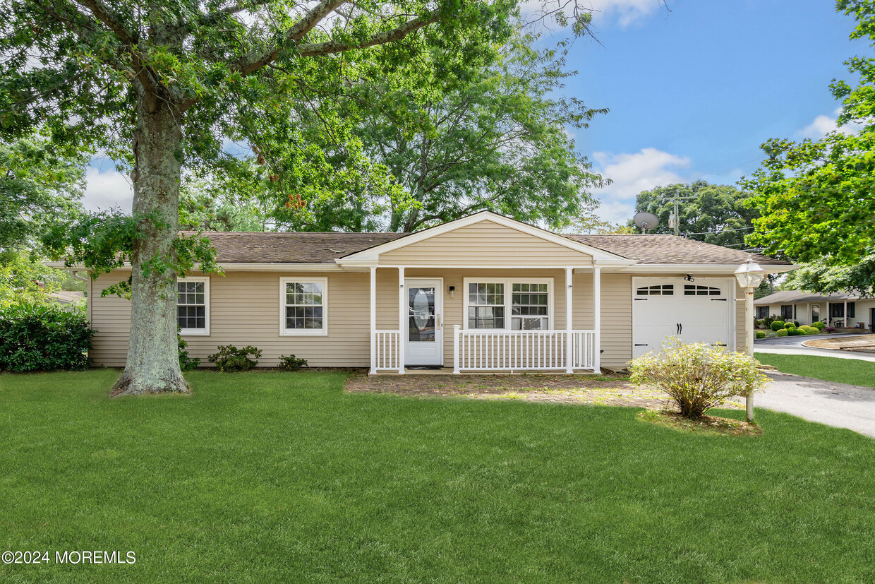 Foto principal - 301 Clairmore Ave