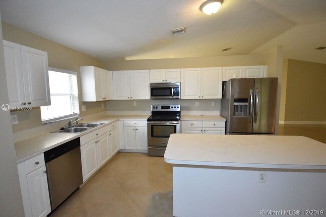 Building Photo - 13500 SW 118th Pl