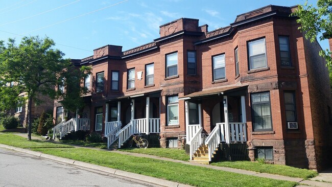 Building Photo - 208 N 15th Ave E