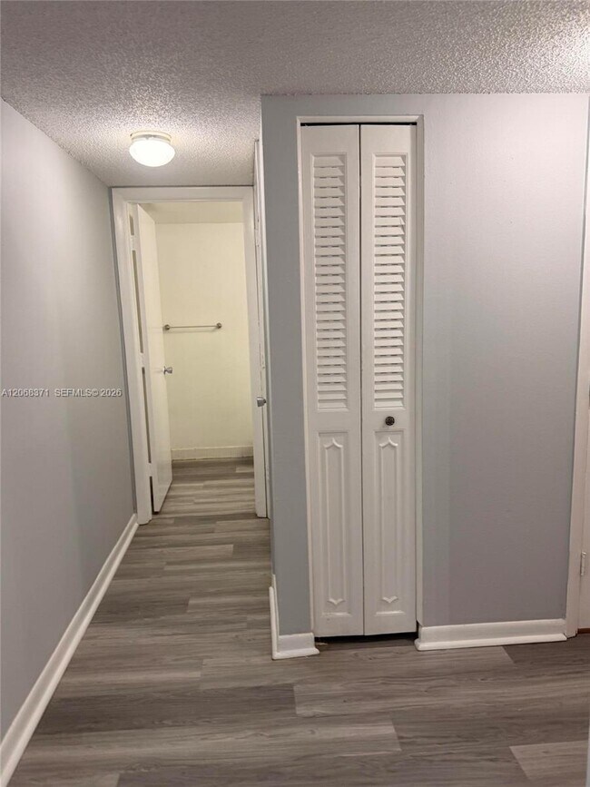 Foto del edificio - 1200 NW 87th Ave