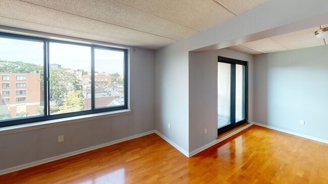 Building Photo - RARE 2BED 2 BATH in Allston... Don't miss out....