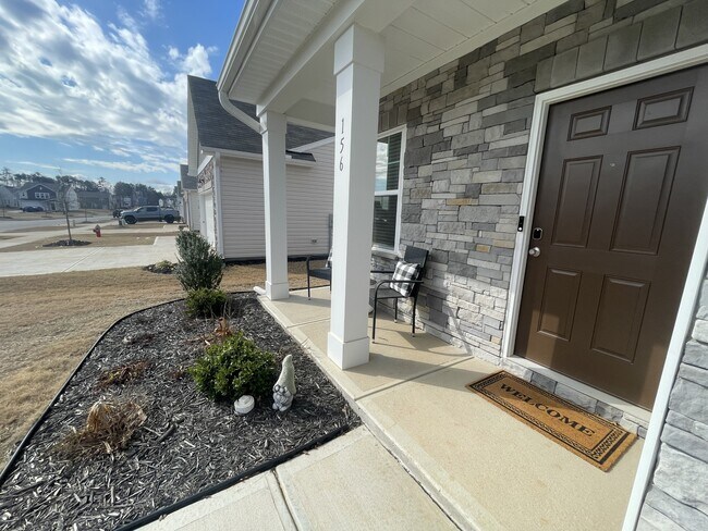 Building Photo - 156 Babbling Brk Dr