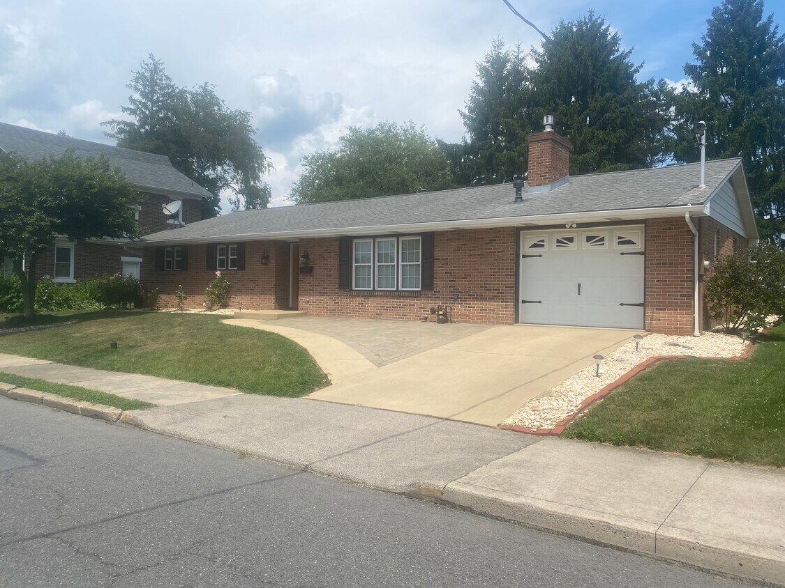 533 Lindbergh Way, Lewistown, PA 17044 House Rental in Lewistown, PA