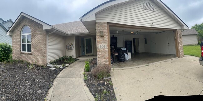 Building Photo - 906 Autumn Ridge Ln