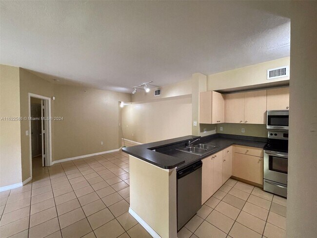 Foto del edificio - 2582 Centergate Dr