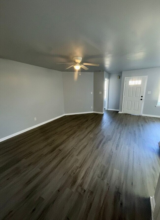 Foto del edificio - 2 Bedroom, 2 Full Bathroom Condo in Western Branch