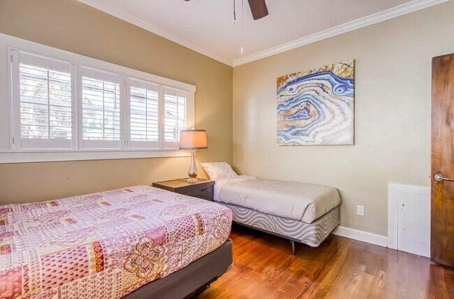 Building Photo - 517-519 31st St