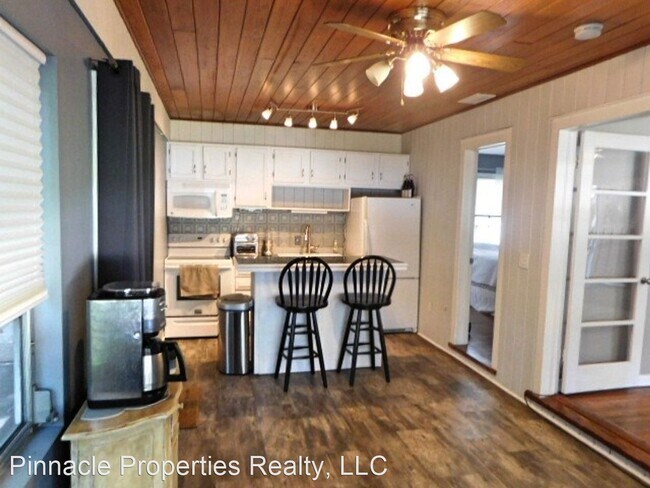 Building Photo - 1 br, 1 bath House - 1121 7th St W #A