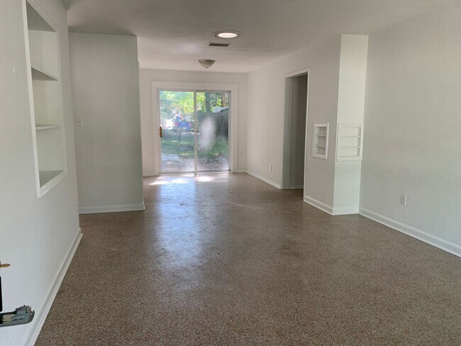 Foto del edificio - 760 Greenway Pl