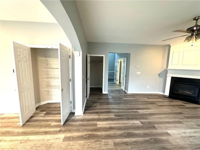 Foto del edificio - 5496 Village Trace