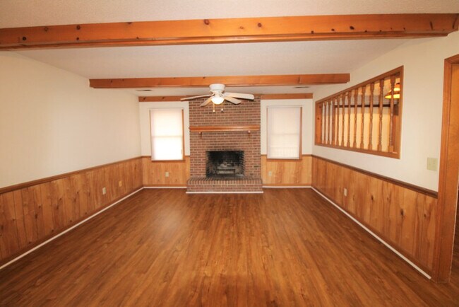 Building Photo - 60 Crowndale Ct