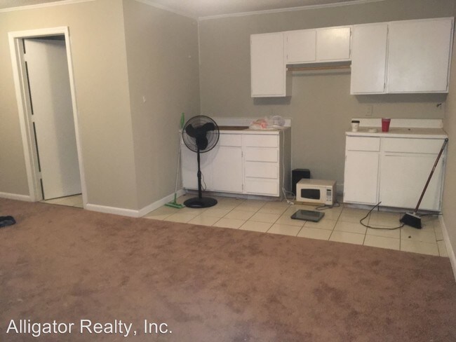 Foto del edificio - 6 br, 3 bath House - 2617 West University Ave