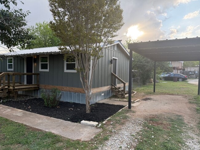 Building Photo - Charming 2BR/1BA Home with Fenced Yard & Mature Trees in Downtown Blanco!