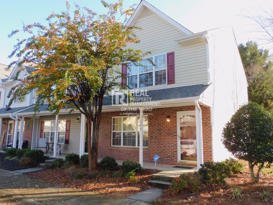 Foto principal - MOVE IN SPECIAL! Lovely End Unit 2BR/2.5BA...