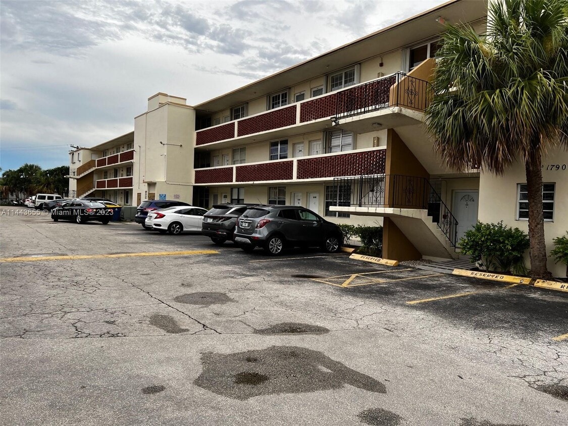 Foto principal - 1790 79th Street Causeway