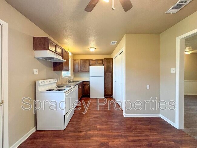 Foto del edificio - 3312 Keller Rd