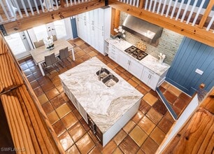 Building Photo - 374 14th Ave S