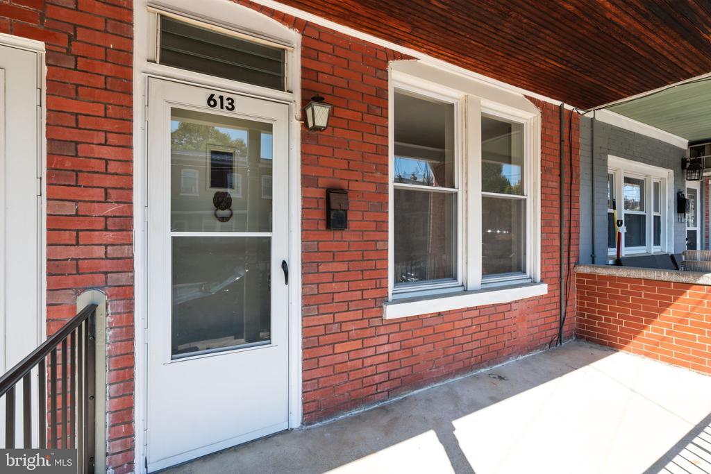 Primary Photo - 613 N Scott St