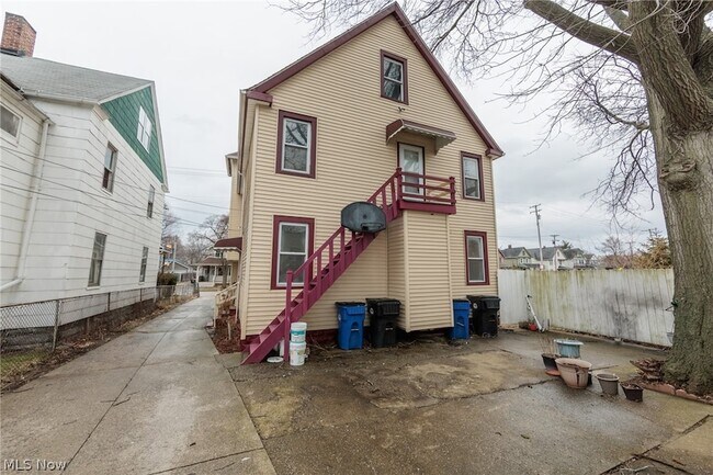 Foto del edificio - 1794 W 54th St