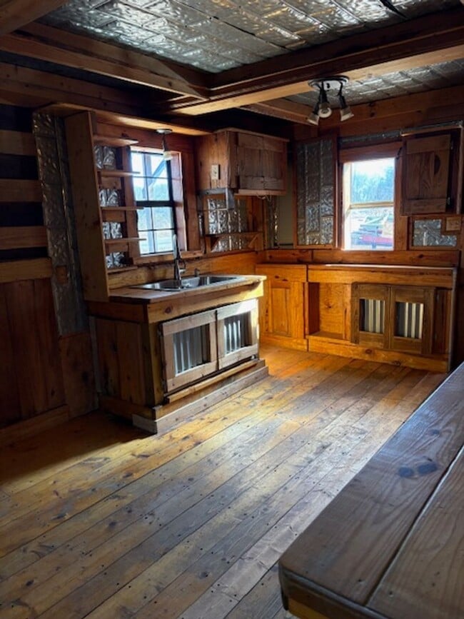 Building Photo - Renovated 1 Bedroom 1 Bath Home on 1 Acre!